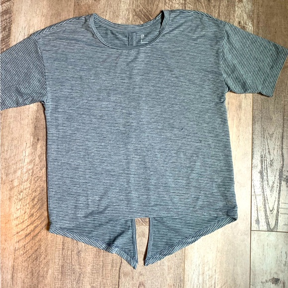 Gap fit striped t shirt stretchy open back grey size small - Picture 1 of 5